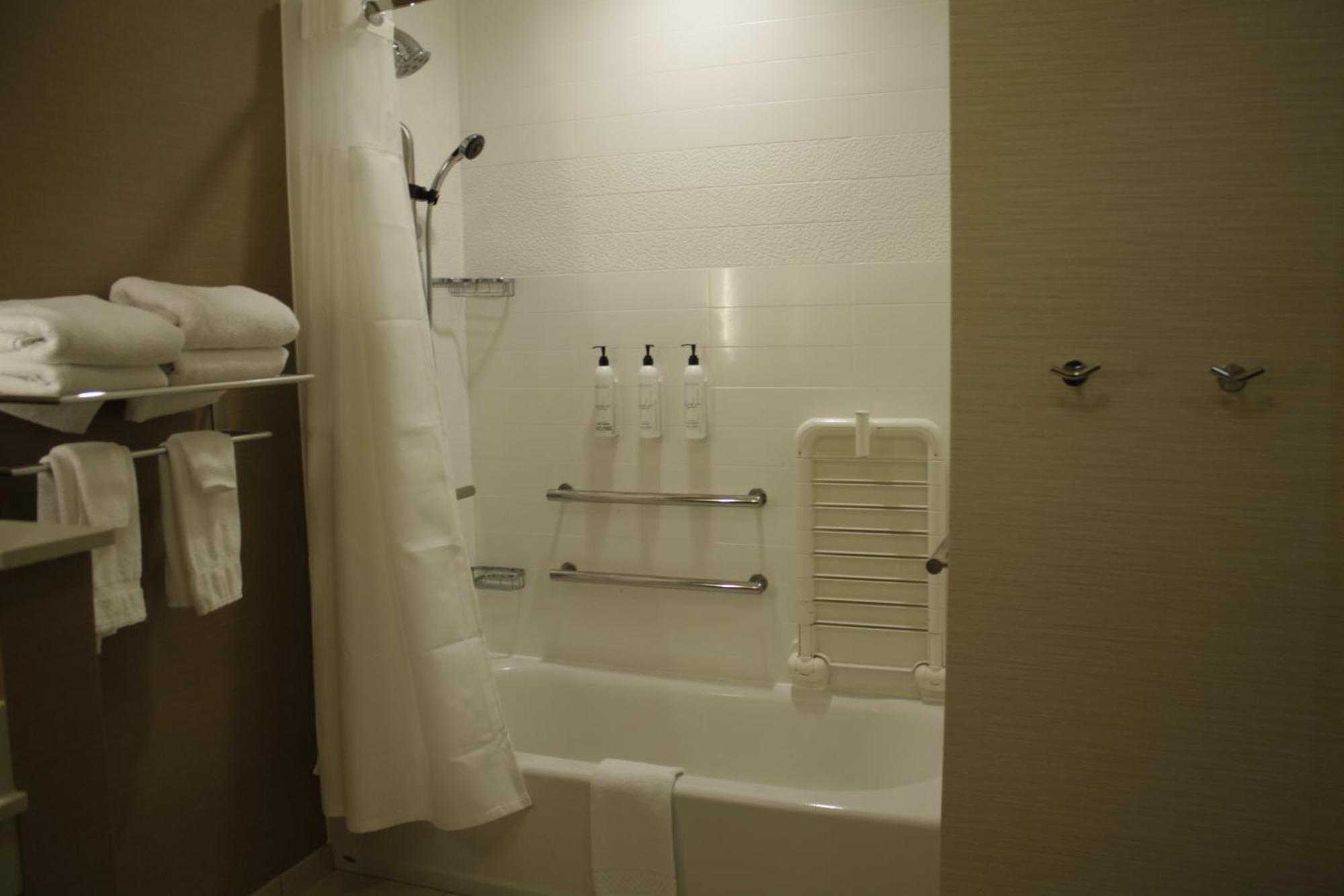 Fairfield Inn & Suites By Marriott דטרוייט לייקס מראה חיצוני תמונה